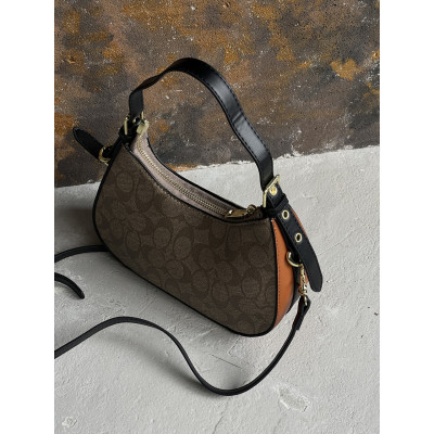 Женская сумка багет Coach Kleo бежевый через плече Коуч