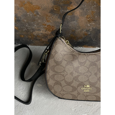 Женская сумка багет Coach Kleo бежевый через плече Коуч