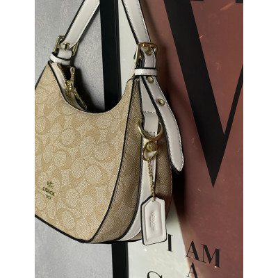 Женская сумка багет Coach Kleo молочный через плече Коуч