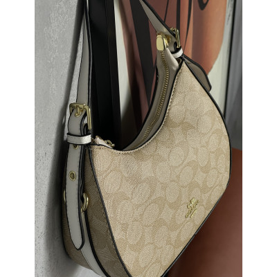 Женская сумка багет Coach Kleo молочный через плече Коуч