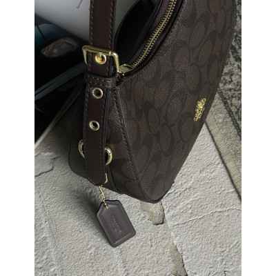 Женская сумка багет Coach Kleo коричневый через плече Коуч