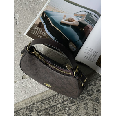 Женская сумка багет Coach Kleo коричневый через плече Коуч