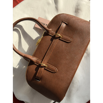 Сумка женская Miu Miu Aventure Nappa Leather  коричневый классический кросс боди Миу Миу