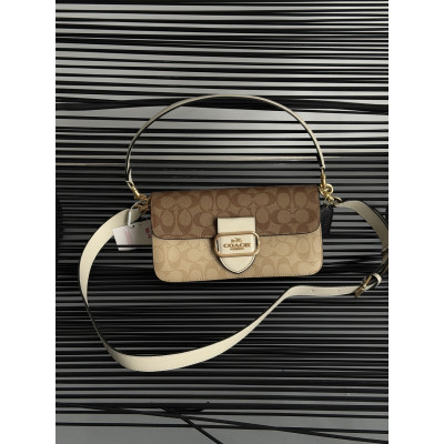 Женская сумка Coach Morgan молочный кросс боди  Коуч Premium
